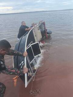 “Ficamos 40 minutos à deriva”, lembra mecânico que sobreviveu a naufrágio em rio “Ficamos 40 minutos à deriva”, lembra mecânico que sobreviveu a naufrágio em rio