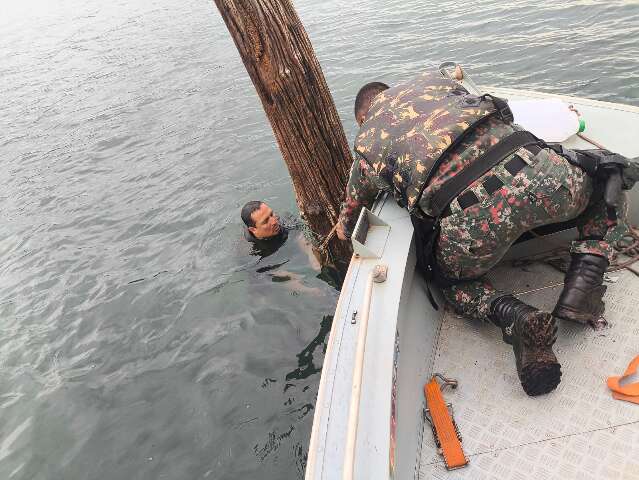 &ldquo;Ficamos 40 minutos &agrave; deriva&rdquo;, lembra mec&acirc;nico que sobreviveu a naufr&aacute;gio em rio