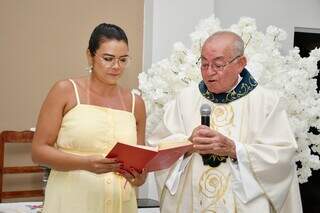 Entre cuidados e conversas diárias, amor floresce e vira casamento em asilo Entre cuidados e conversas diárias, amor floresce e vira casamento em asilo