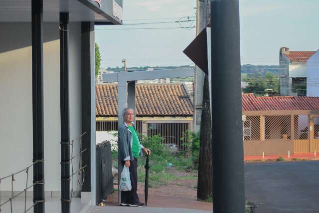 Em dia de greve, trabalhadores ficam &quot;plantados&quot; em pontos de &ocirc;nibus