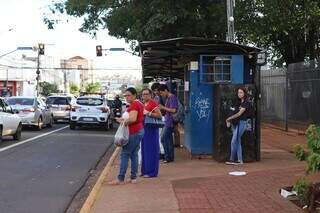 Sindicato ignora lei e mantém greve sem colocar mínimo dos ônibus para rodar Sindicato ignora lei e mantém greve sem colocar mínimo dos ônibus para rodar