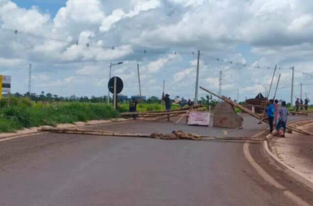 Ind&iacute;genas mant&ecirc;m bloqueio em rodovia ap&oacute;s pris&atilde;o de lideran&ccedil;a