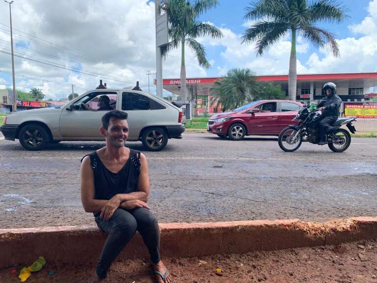 Pedindo sardinha em avenida, Breno ficou famoso pela educação