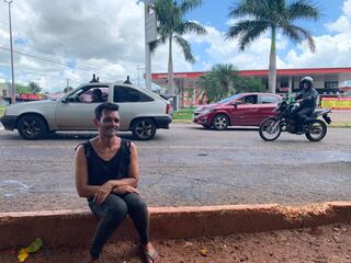 Pedindo sardinha em avenida, Breno ficou famoso pela educação