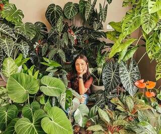 Adrielle salva plantas que todo mundo já tinha desistido de cuidar Adrielle salva plantas que todo mundo já tinha desistido de cuidar