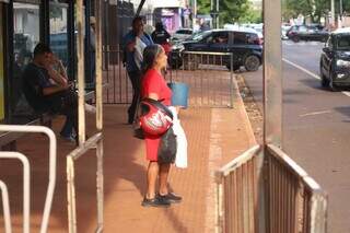 Sindicato ignora lei e mantém greve sem colocar mínimo dos ônibus para rodar Sindicato ignora lei e mantém greve sem colocar mínimo dos ônibus para rodar