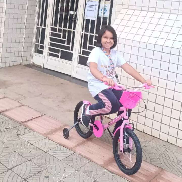 Final feliz: criança autista ganha bicicleta que havia pedido ao Papai Noel