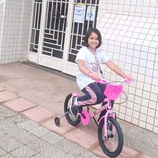 Final feliz: criança autista ganha bicicleta que havia pedido ao Papai Noel Final feliz: criança autista ganha bicicleta que havia pedido ao Papai Noel