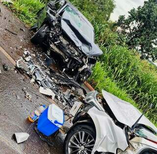 Motorista sobrevive a batida, mas perde pais e esposa na BR-267 Motorista sobrevive a batida, mas perde pais e esposa na BR-267