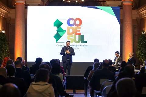 Riedel discute integra&ccedil;&atilde;o da seguran&ccedil;a e mudan&ccedil;as clim&aacute;ticas com governadores