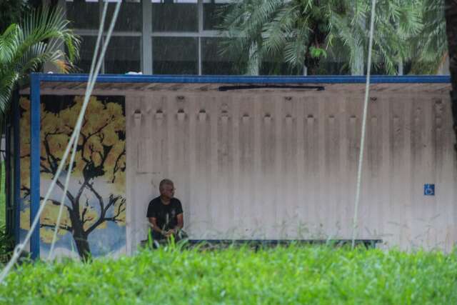 Segundo dia de greve de motoristas de &ocirc;nibus e chuva encarecem corridas por app