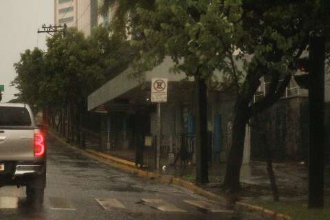 Segundo dia de greve de motoristas de &ocirc;nibus e chuva encarecem corridas por app