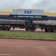 Com apoio a&eacute;reo, PRF apreende 340 quilos de coca&iacute;na em carreta e Jeep