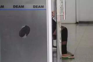 “Vou queimar olhos com cigarro”: homem é preso por estuprar mulher após festa “Vou queimar olhos com cigarro”: homem é preso por estuprar mulher após festa