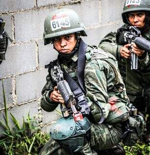 Júlia Maria é a primeira fuzileira naval da história do Pantanal Júlia Maria é a primeira fuzileira naval da história do Pantanal