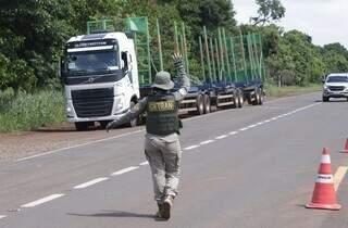 Fiscalização nas rodovias será reforçada por operação que segue até o Carnaval Fiscalização nas rodovias será reforçada por operação que segue até o Carnaval