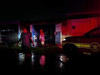 Fogo destrói móveis e compromete estrutura de residência no Centenário Fogo destrói móveis e compromete estrutura de residência no Centenário