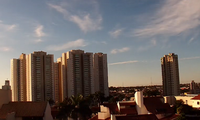 Frente fria ameniza manh&atilde;s, sol predomina, mas chuva isolada ainda pode aparecer