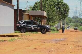 Capacete com marcas de tiros e sangue exp&otilde;e brutalidade de execu&ccedil;&atilde;o de jovem