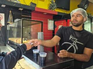 Ambulantes que dependem de usu&aacute;rios de &ocirc;nibus perdem 3 dias de renda