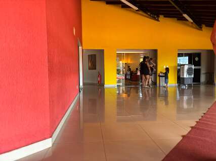 Vel&oacute;rio de motorista que caiu em precip&iacute;cio &eacute; marcado por dor e sil&ecirc;ncio