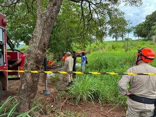 Vel&oacute;rio de motorista que caiu em precip&iacute;cio &eacute; marcado por dor e sil&ecirc;ncio