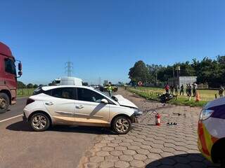 Conversão na saída de posto termina em acidente e condutor de BMW ferido Conversão na saída de posto termina em acidente e condutor de BMW ferido