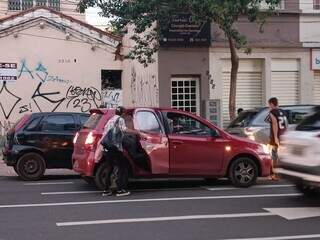 Ônibus retornam, mas incerteza faz usuários dependerem de caronas Ônibus retornam, mas incerteza faz usuários dependerem de caronas