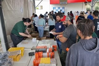 Hospital do Câncer realiza bazar com 20 mil itens doados pela Receita Federal Hospital do Câncer realiza bazar com 20 mil itens doados pela Receita Federal