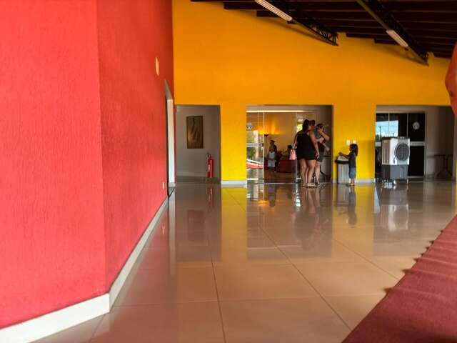 Vel&oacute;rio de motorista que caiu em precip&iacute;cio &eacute; marcado por dor e sil&ecirc;ncio