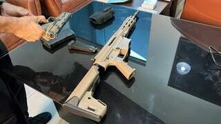 Polícia cumpre 23 mandados contra esquema de lavagem de dinheiro do PCC Polícia cumpre 23 mandados contra esquema de lavagem de dinheiro do PCC