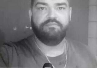 Motociclista morre após ser atingido por carro em cruzamento Motociclista morre após ser atingido por carro em cruzamento