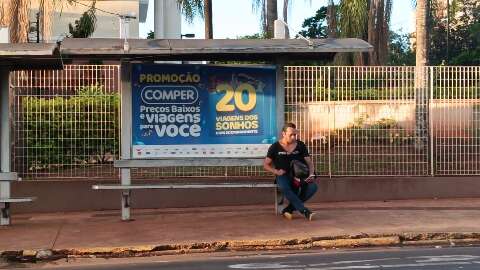 &Ocirc;nibus retornam, mas incerteza faz usu&aacute;rios dependerem de caronas