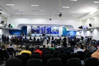 Câmara derruba decreto que corta adicional de plantão de profissionais de saúde Câmara derruba decreto que corta adicional de plantão de profissionais de saúde