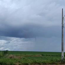 Nuvem em formato de funil volta a chamar aten&ccedil;&atilde;o em Chapad&atilde;o do Sul