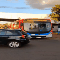 &Ocirc;nibus saem das garagens e voltam a pegar passageiros ap&oacute;s dia de negocia&ccedil;&atilde;o