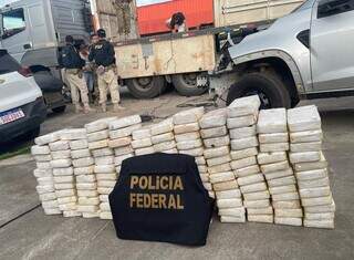 PF apreende escopeta e faz prisão em ofensiva contra esquema bilionário de droga PF apreende escopeta e faz prisão em ofensiva contra esquema bilionário de droga