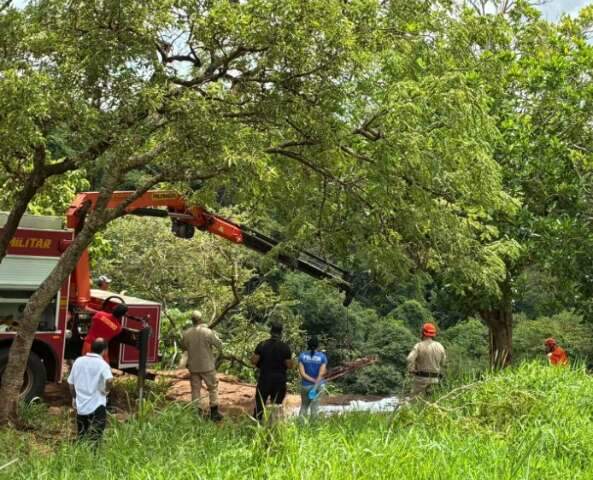 Motorista morto ao cair em precip&iacute;cio na Capital &eacute; mais uma v&iacute;tima da depress&atilde;o
