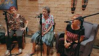 Betinha foi leoa imbatível com acordeão e sorriso que não sumia Betinha foi leoa imbatível com acordeão e sorriso que não sumia