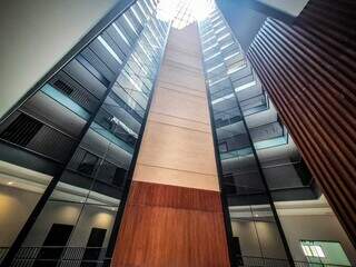 Ap&oacute;s 11 anos, pr&eacute;dio sai do papel inspirado em SP e floreiras gigantes 