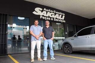 Filhos aprenderam mec&acirc;nica do zero para tocar oficina herdada do pai liban&ecirc;s