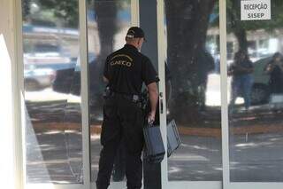 Preso com arma em opera&ccedil;&atilde;o, dono de empresa investigada paga fian&ccedil;a e &eacute; solto