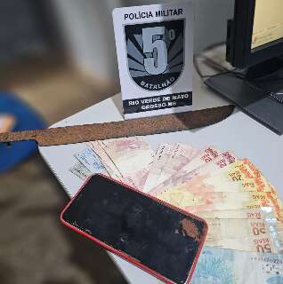 Adolescente mata pedreiro, incendeia casa e capota carro roubado na BR-163