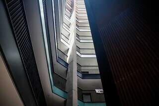 Ap&oacute;s 11 anos, pr&eacute;dio sai do papel inspirado em SP e floreiras gigantes 