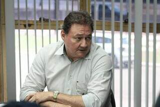 Dois servidores e tr&ecirc;s empresas s&atilde;o investigados por superfaturamento