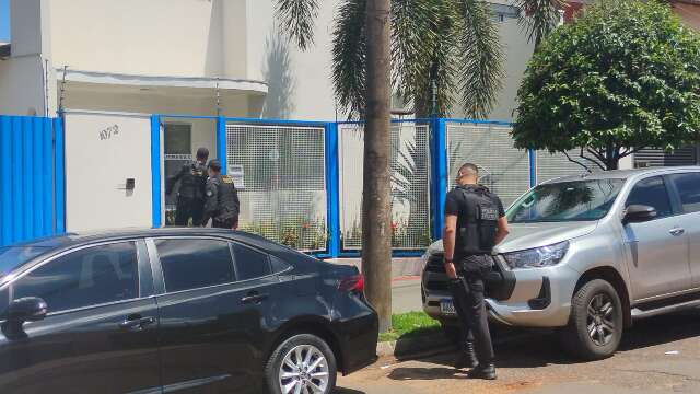 Dois servidores e tr&ecirc;s empresas s&atilde;o investigados por superfaturamento