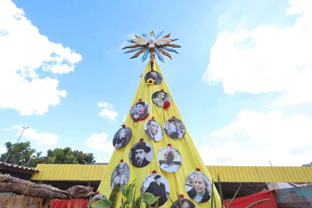 &Aacute;rvore diferente "liberta esp&iacute;ritos" para ano come&ccedil;ar bem logo no Natal