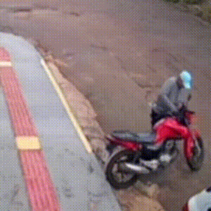 C&acirc;mera flagra furto de moto em menos de um minuto ao lado de shopping