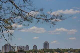 &Uacute;ltima sexta-feira da primavera tem sol e chance de pancadas de chuva