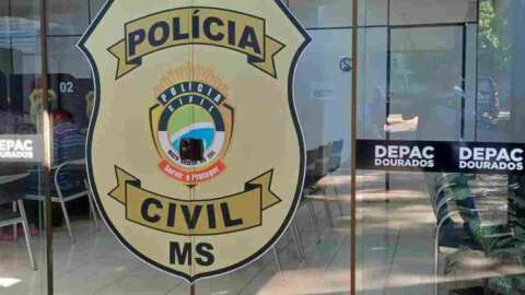 Homem atira na pr&oacute;pria m&atilde;o durante limpeza de arma 